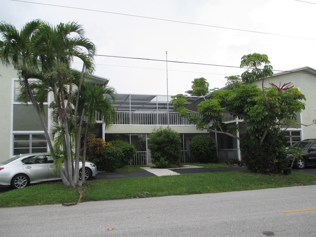 North Lake Garden Apartments in Hollywood, FL - Foto de edificio - Building Photo