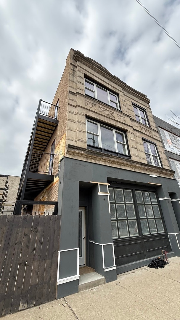 property at 1118 S Western Ave