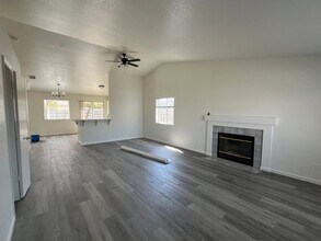 8240 Summer Falls Cir in Sacramento, CA - Foto de edificio - Building Photo