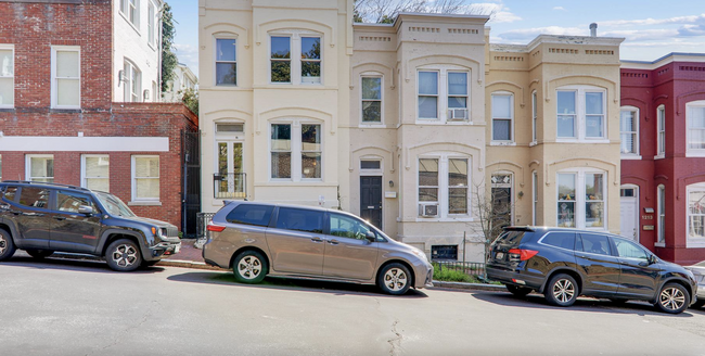 1219 34th St NW, Unit Georgetown House