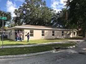 1565 NW 47th St in Miami, FL - Building Photo
