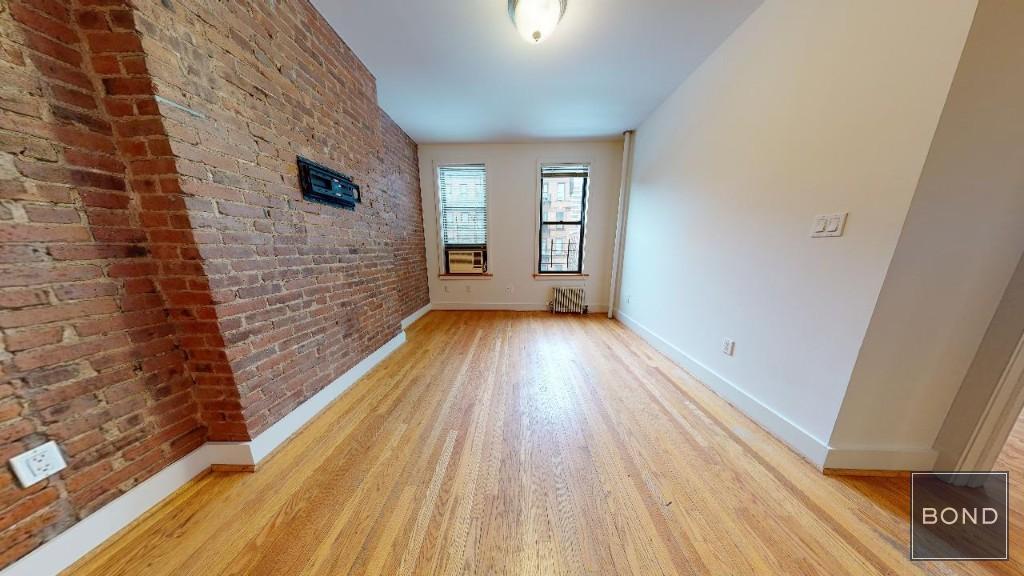 129 E 97th St in New York, NY - Building Photo