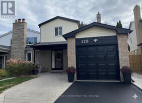 128 Greenwich Square in Toronto, ON - Building Photo