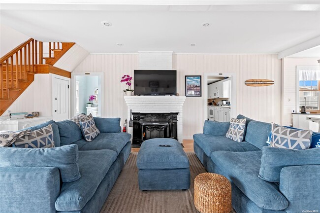 639 Ocean Breeze Walk in Islip, NY - Building Photo - Building Photo