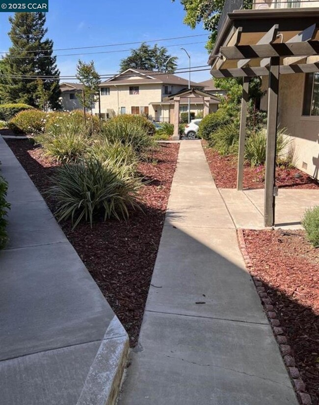 1093 Mohr Ln in Concord, CA - Building Photo - Building Photo