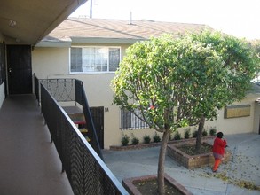 Compton Apartments in Compton, CA - Building Photo - Building Photo