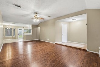 21739 Park Bend Dr in Katy, TX - Building Photo - Building Photo