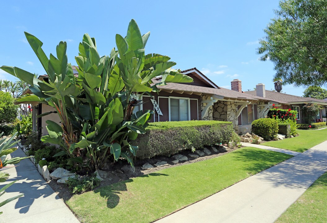 7631 Volga Dr in Huntington Beach, CA - Building Photo