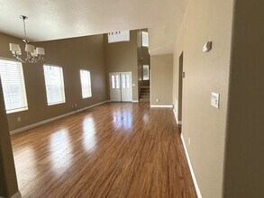 20832 Village Pkwy in California City, CA - Foto de edificio - Building Photo