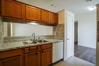 612 Greenlawn Blvd in Round Rock, TX - Building Photo - Building Photo