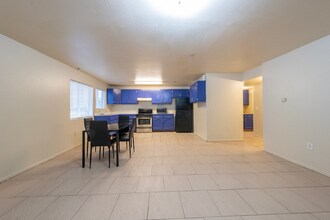 5231 Huntington Dr in Los Angeles, CA - Building Photo - Building Photo