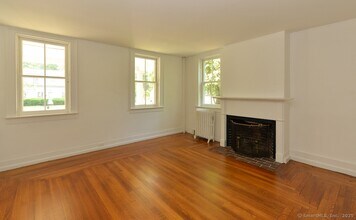15 Hawkins Rd in Southbury, CT - Building Photo - Building Photo