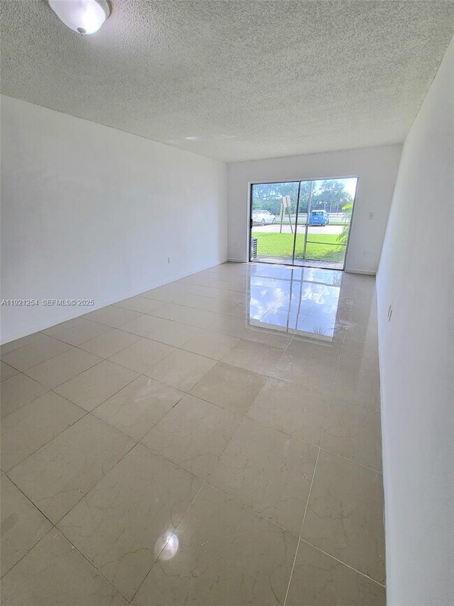 3600 NW 21st St in Lauderdale Lakes, FL - Building Photo - Building Photo