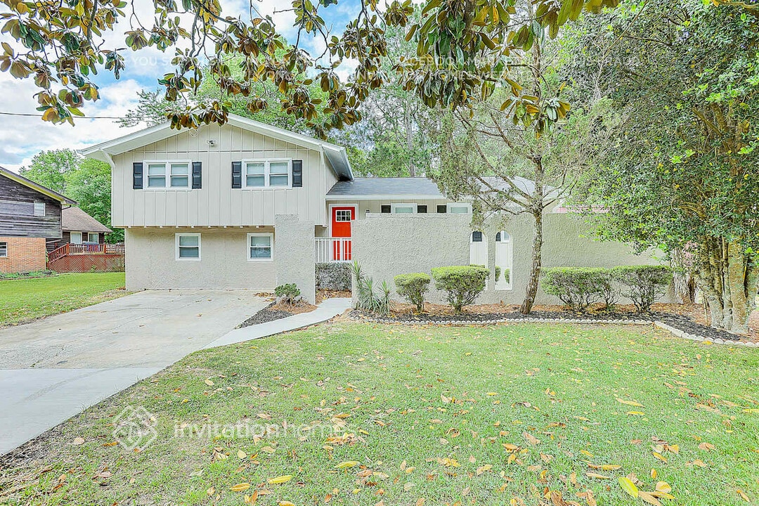 6355 Tahoe Dr in College Park, GA - Building Photo