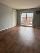 6131 W 64th Pl in Chicago, IL - Foto de edificio - Building Photo