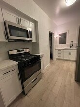 417 N Gardner St, Unit 419 in Los Angeles, CA - Foto de edificio - Building Photo