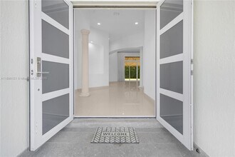 8464 SW 138th St in Palmetto Bay, FL - Building Photo - Building Photo