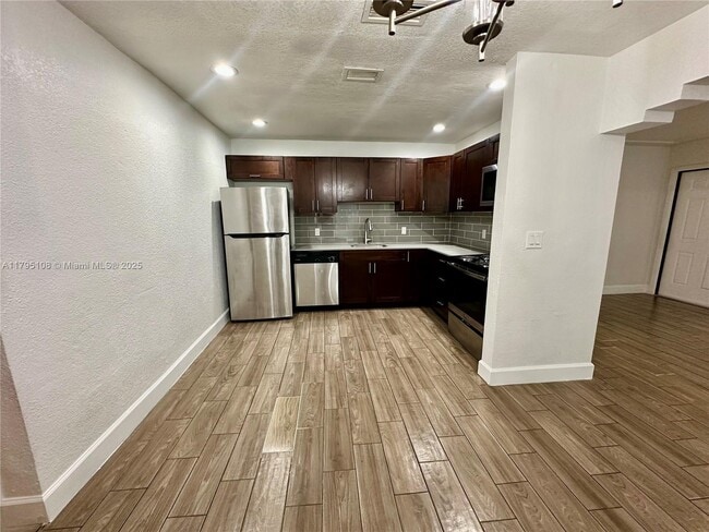2273 NW 65th St in Miami, FL - Building Photo - Building Photo