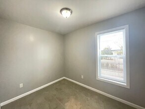 374 Amory St in Manchester, NH - Foto de edificio - Building Photo