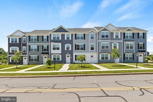 87 Penstock Ln in Gettysburg, PA - Building Photo