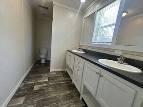 12130 US Hwy 41 S in Gibsonton, FL - Building Photo - Building Photo
