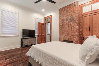 2335 Canal St in New Orleans, LA - Building Photo - Building Photo