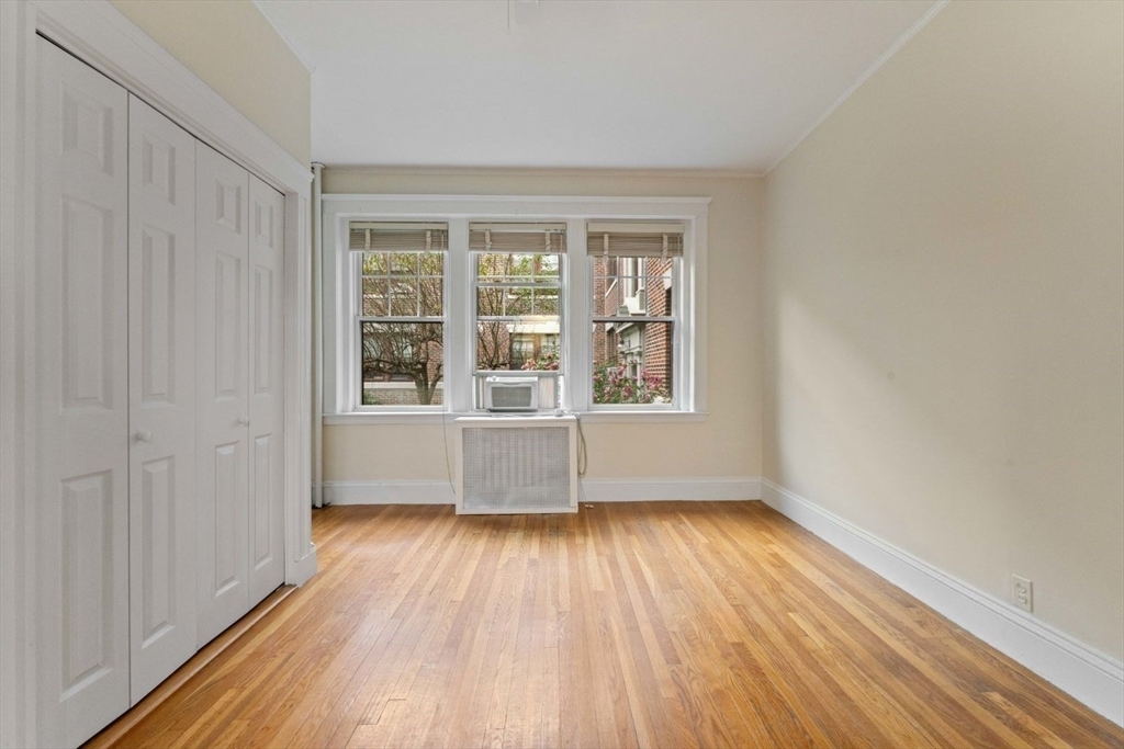 401 Washington St, Unit 401 in Brookline, MA - Building Photo