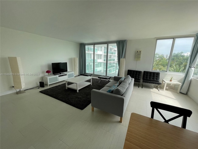 1000 West Ave, Unit 403 in Miami Beach, FL - Building Photo - Building Photo