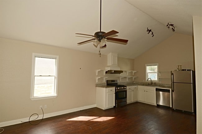 property at 2821 1/2 Columbus Ave