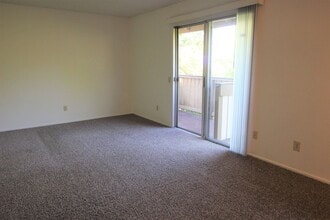 949 Camino Coronado in Rohnert Park, CA - Building Photo - Building Photo