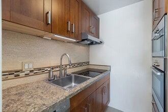 4 Captain Dr in Emeryville, CA - Building Photo - Building Photo