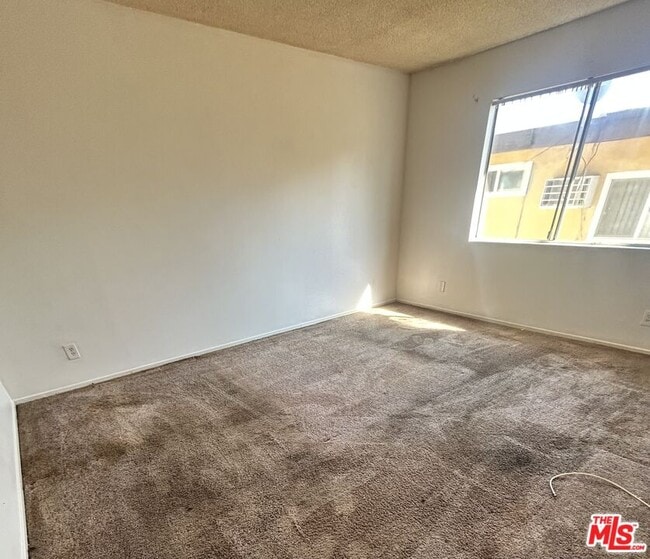 8800 Cedros Ave in Los Angeles, CA - Building Photo - Building Photo
