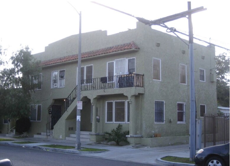 822 E 20th St in Long Beach, CA - Building Photo