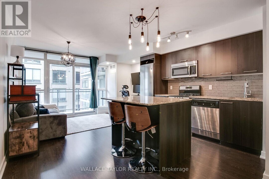 775 King St W in Toronto, ON - Building Photo