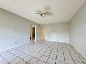 5310 NW 16th Ct, Unit 1 in Lauderhill, FL - Building Photo - Building Photo