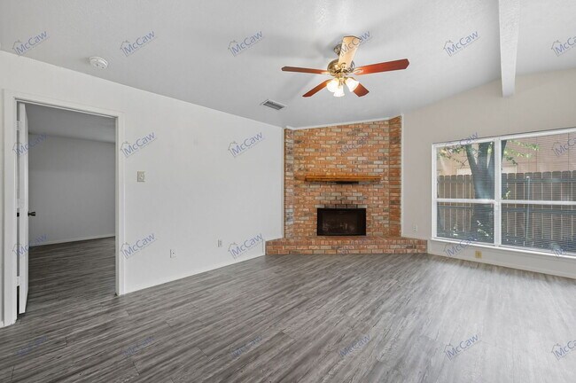 1429 Brook Meadow Cir in Lancaster, TX - Building Photo - Building Photo