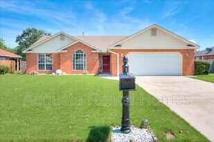 141 Summerfield Cir in Grovetown, GA - Building Photo