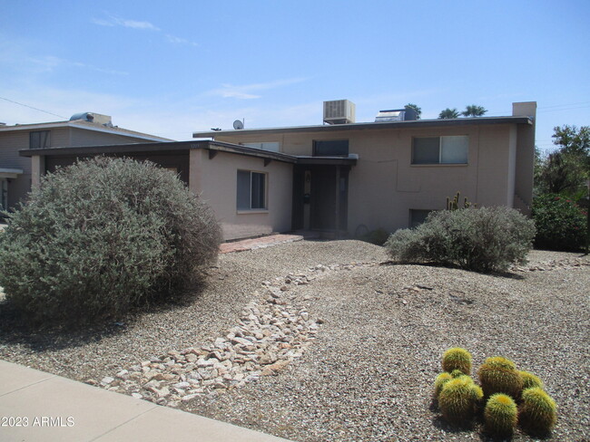 1205 E Loma Vista Dr in Tempe, AZ - Building Photo - Building Photo