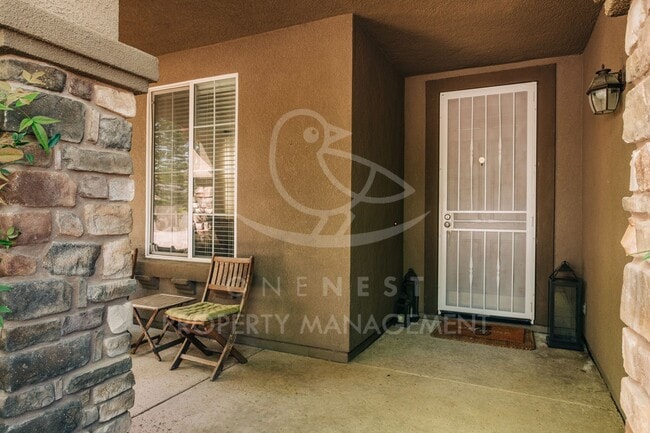 702 Farrington Ln in Lincoln, CA - Foto de edificio - Building Photo