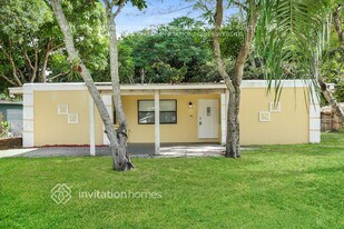 41 Sioux Ln in Atlantis, FL - Building Photo