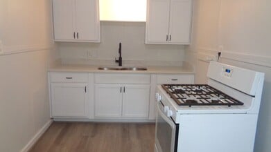 127-129 W Avenue A in Garland, TX - Building Photo - Building Photo