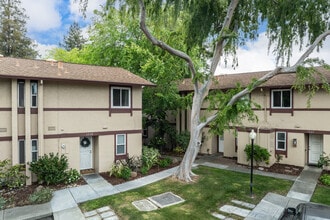 1543 Parkwood Pl in Concord, CA - Building Photo - Building Photo