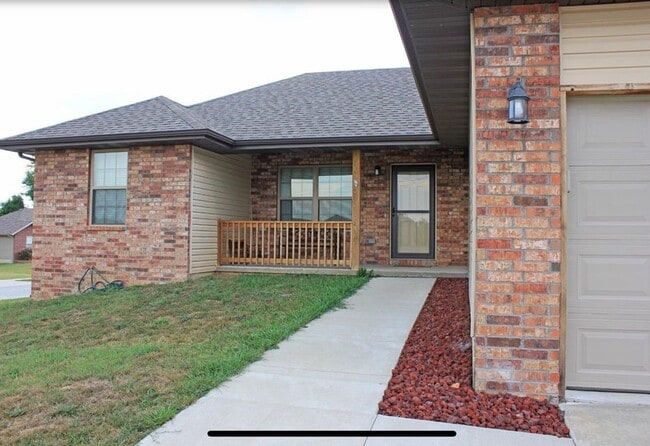 2848 W Setting Sun Dr in Springfield, MO - Building Photo - Building Photo