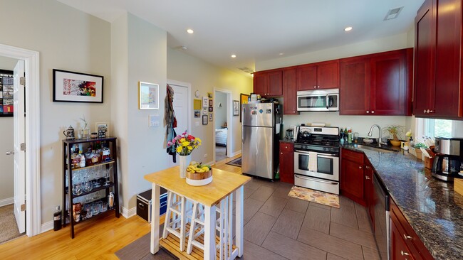 3258 N Ridgeway Ave, Unit 1F in Chicago, IL - Building Photo - Building Photo