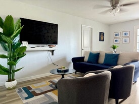 215 Piedmont Ave NE in Atlanta, GA - Building Photo