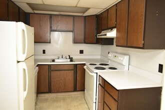 147 W Main St in Windsor, PA - Building Photo - Building Photo