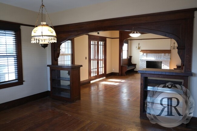 property at 1116 S 16th Ave