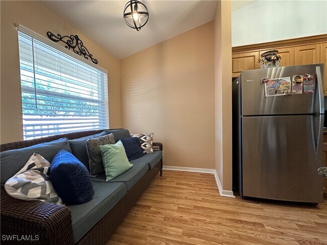 241 Robin Hood Cir in Naples, FL - Foto de edificio - Building Photo