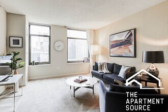 353 N Desplaines St in Chicago, IL - Building Photo - Building Photo