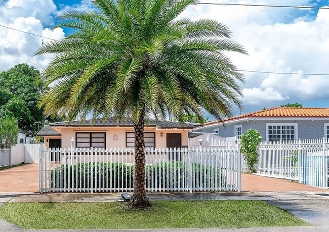 250 NW 55th Ct in Miami, FL - Building Photo - Building Photo